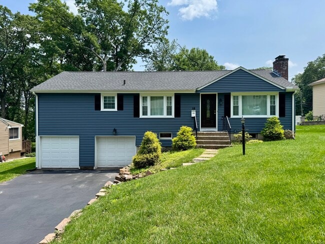 Primary Photo - 18 Dogwood Rd