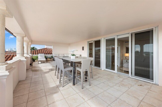Building Photo - 19253 Fisher Island Dr