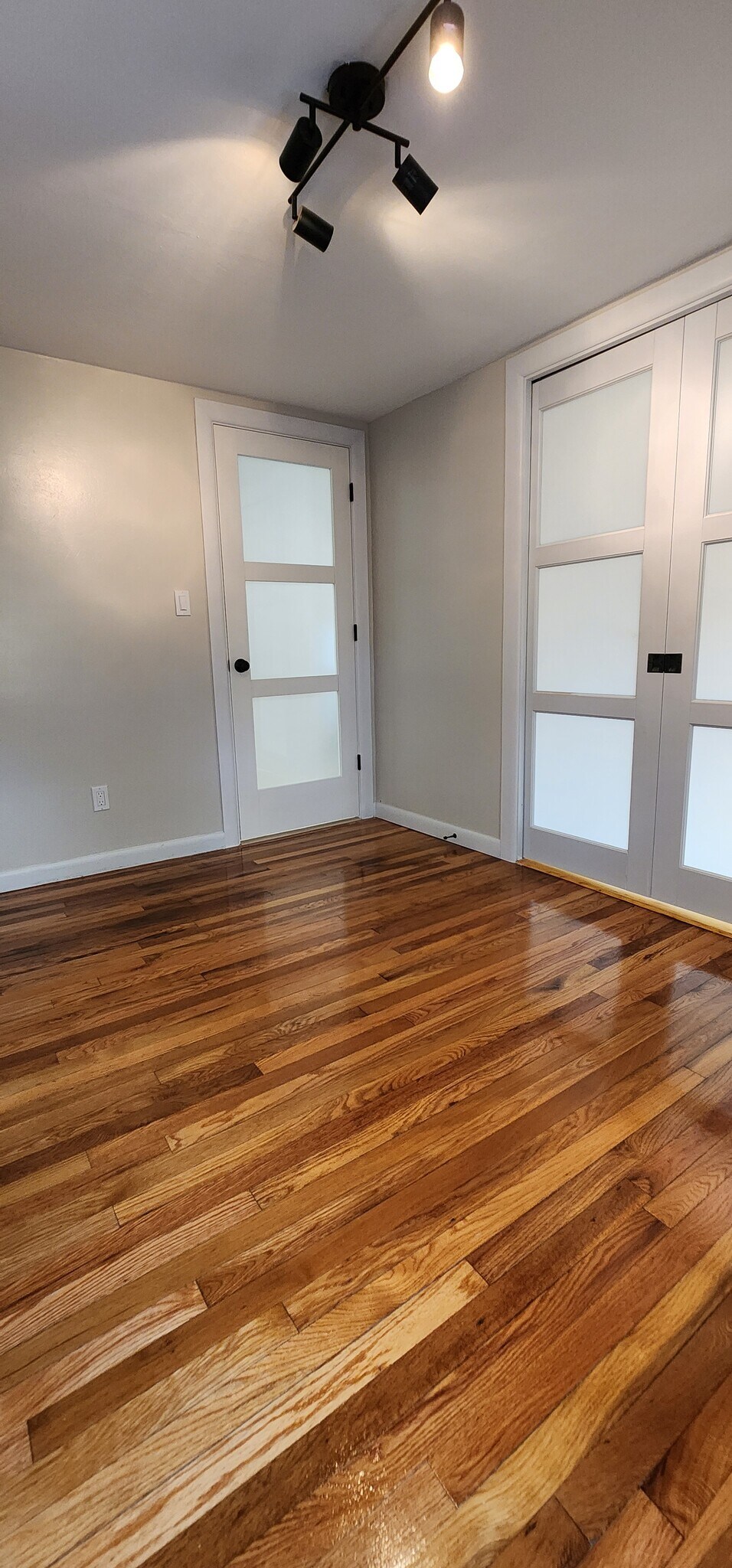 Building Photo - 32 N Main St