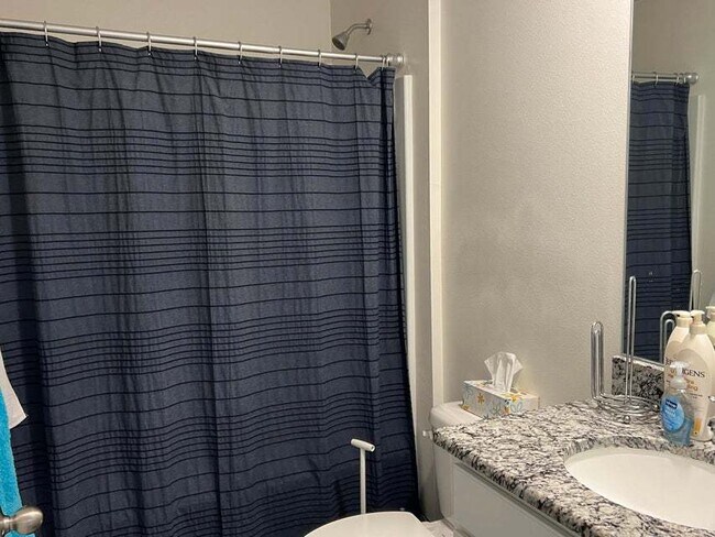 Building Photo - Beautiful open floorplan, split bedrooms, granite counter tops, inside laundry, built 2021. Vault...