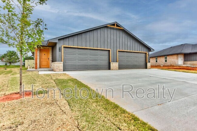 Primary Photo - 500 N Cyn Ter