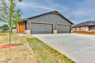 Building Photo - 414 N Cyn Ter