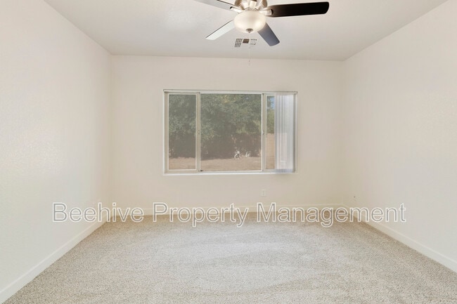 Building Photo - 220 N 110th St