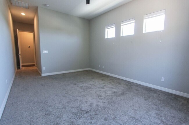 Building Photo - Granville - 3 bedroom home