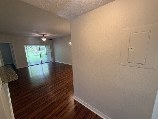Building Photo - FIRST-FLOOR 3 BEDROOM CONDO IN VILLAGES OF BLOOMINGDALE!