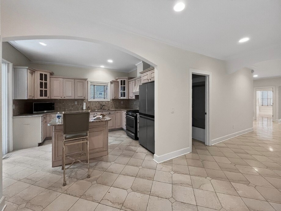 Building Photo - 2033 Fairview Ave