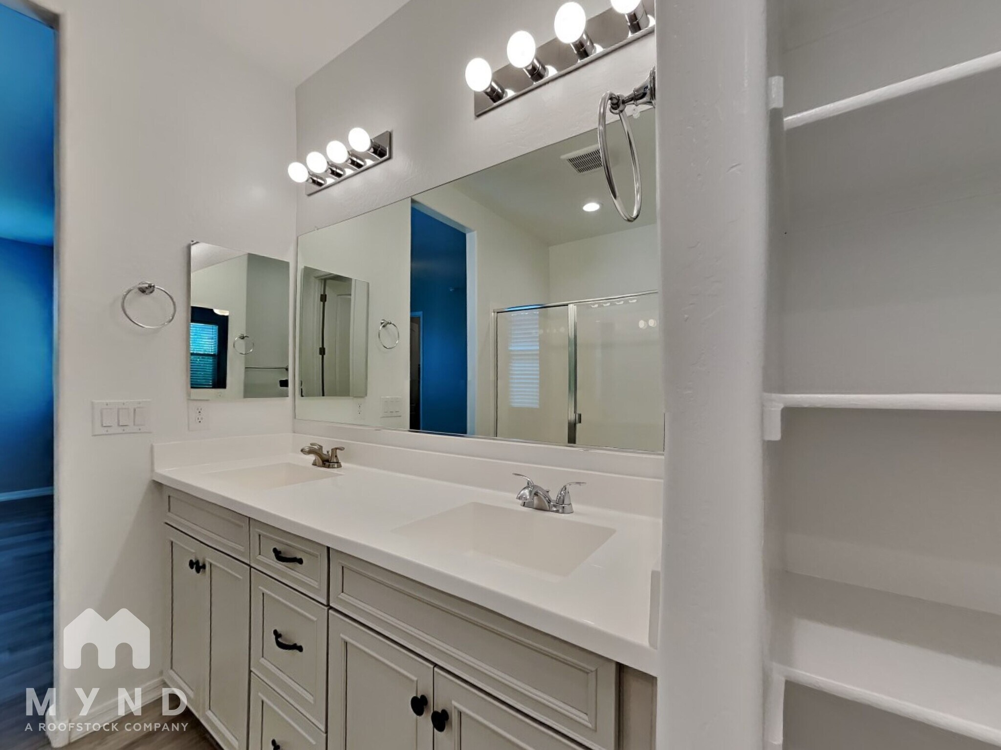 Building Photo - 20887 E Swan Dr
