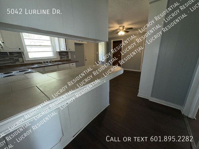 Building Photo - 5042 Lurline Dr