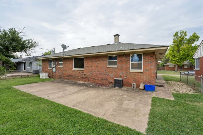 Building Photo - 3025 NW 67th St