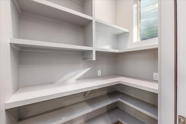 Building Photo - 2758 S Honeycomb Way