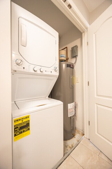 Building Photo - 13 Gray Coach Ln