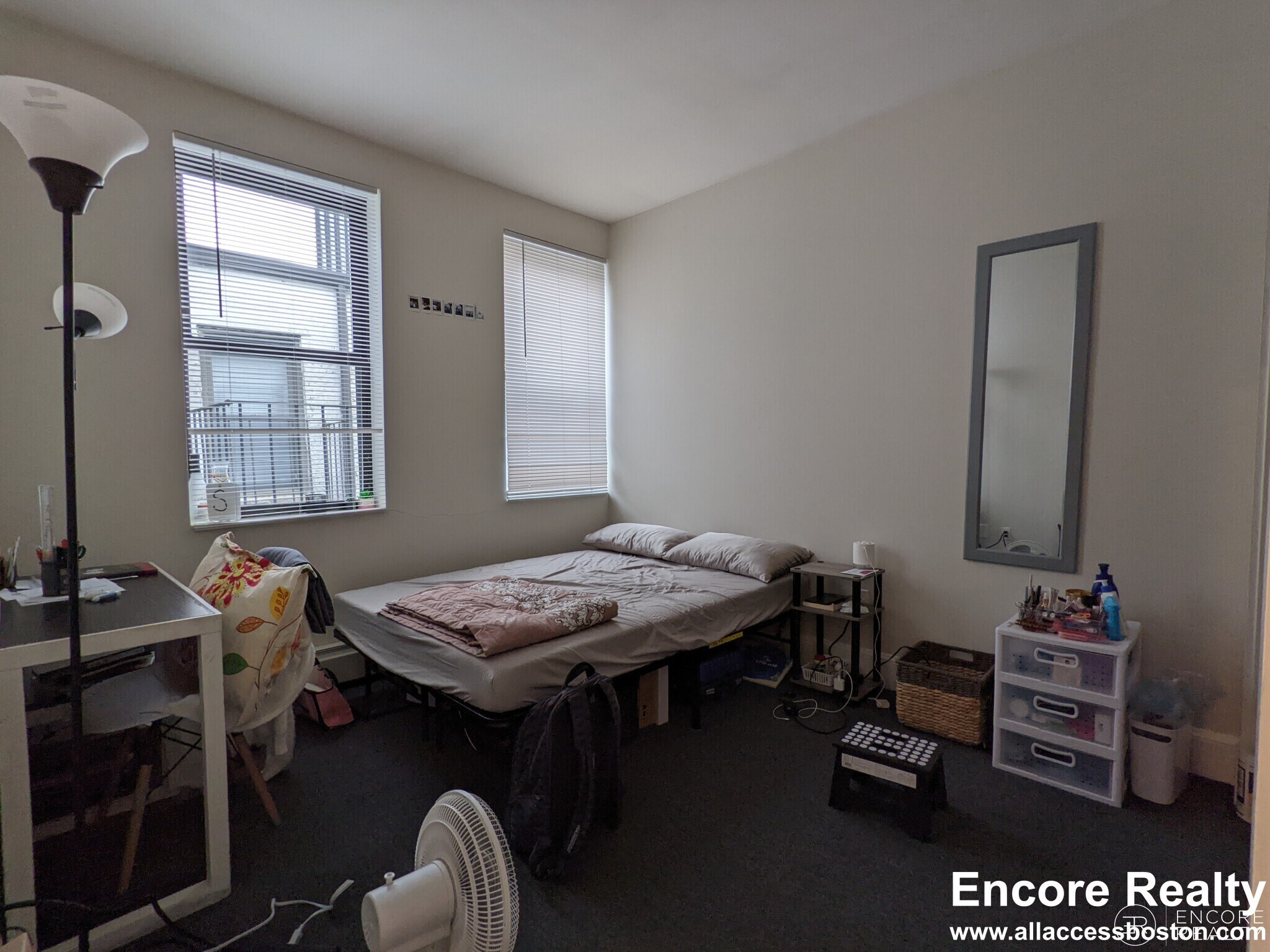 Building Photo - 822 Beacon St