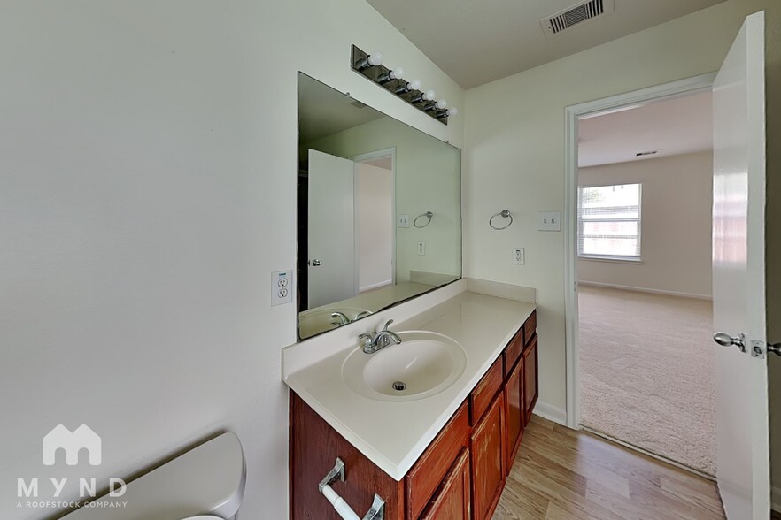 Building Photo - 4103 Oakview Creek Ln