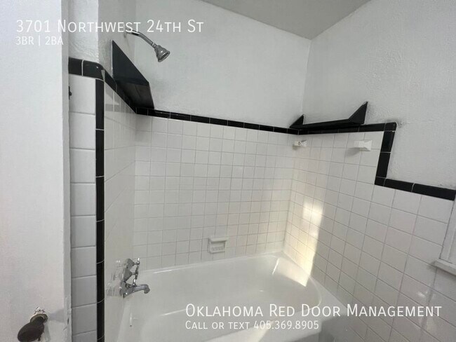 Building Photo - 3701 NW 24th St