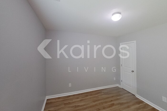 Building Photo - 127 Village Creek Dr