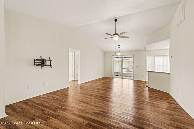 Building Photo - 880 Vocelle Ave