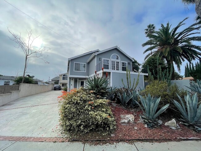 Building Photo - Newly Remodeled 3 bed 2.5 bath Long Beach ...