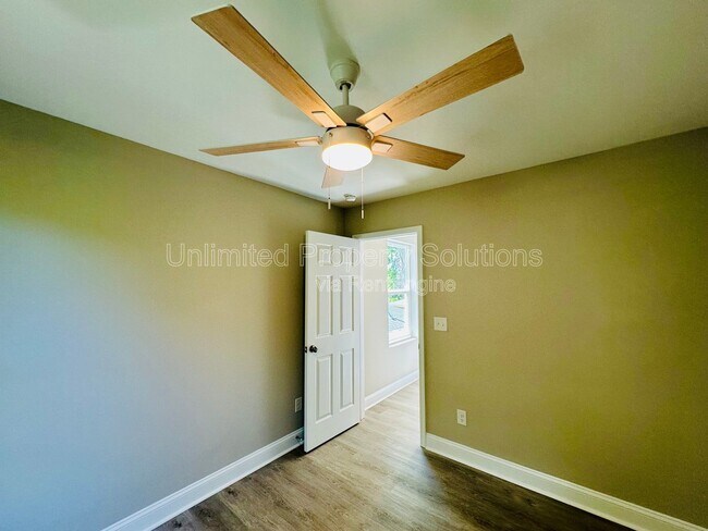 Building Photo - 312 Wood Dale Dr