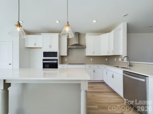 Building Photo - 15337 Ballancroft Pkwy