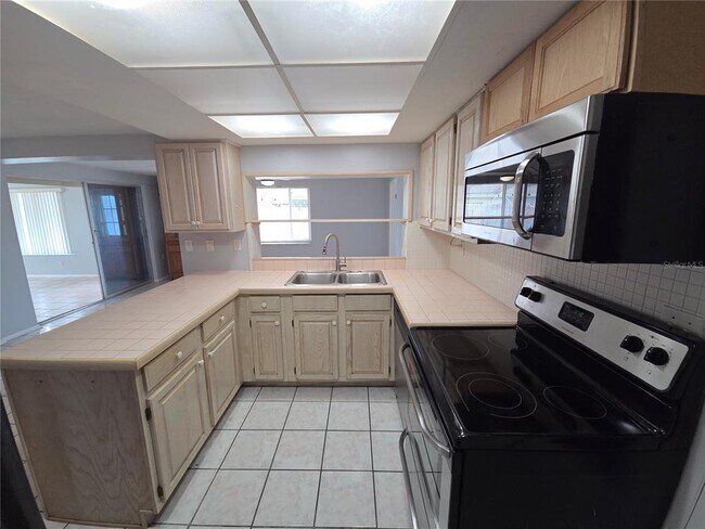 Building Photo - 3619 Springfield Dr