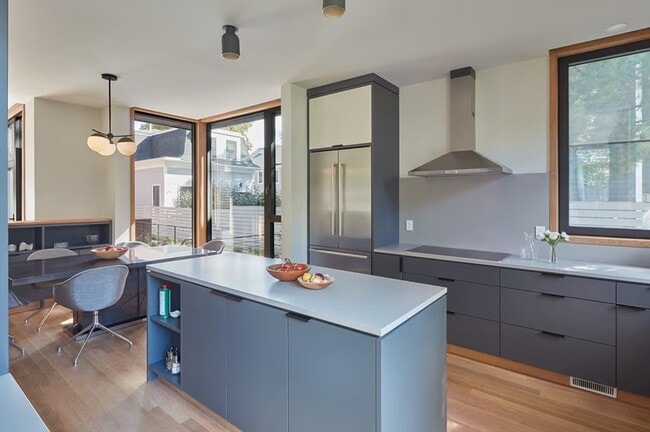 Building Photo - 76 Holworthy St