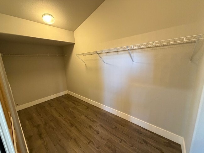 Building Photo - BEAUTIFUL 5BD/3BA TWO-STORY HOME W/ POOL IN HENDERSON. 3 CAR GARAGE!