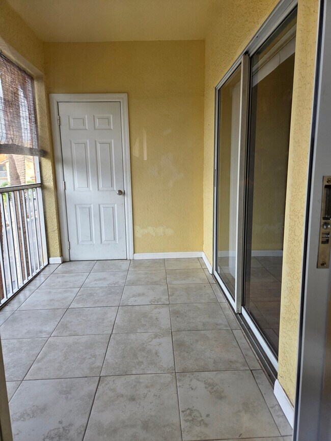 Building Photo - 6361 Aragon Way
