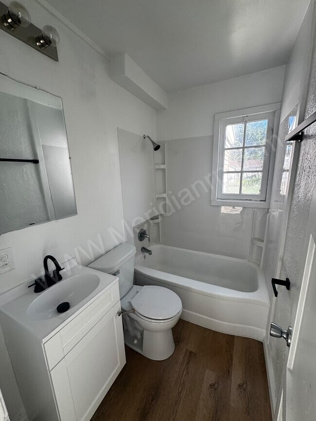 Building Photo - 3225 Felician St