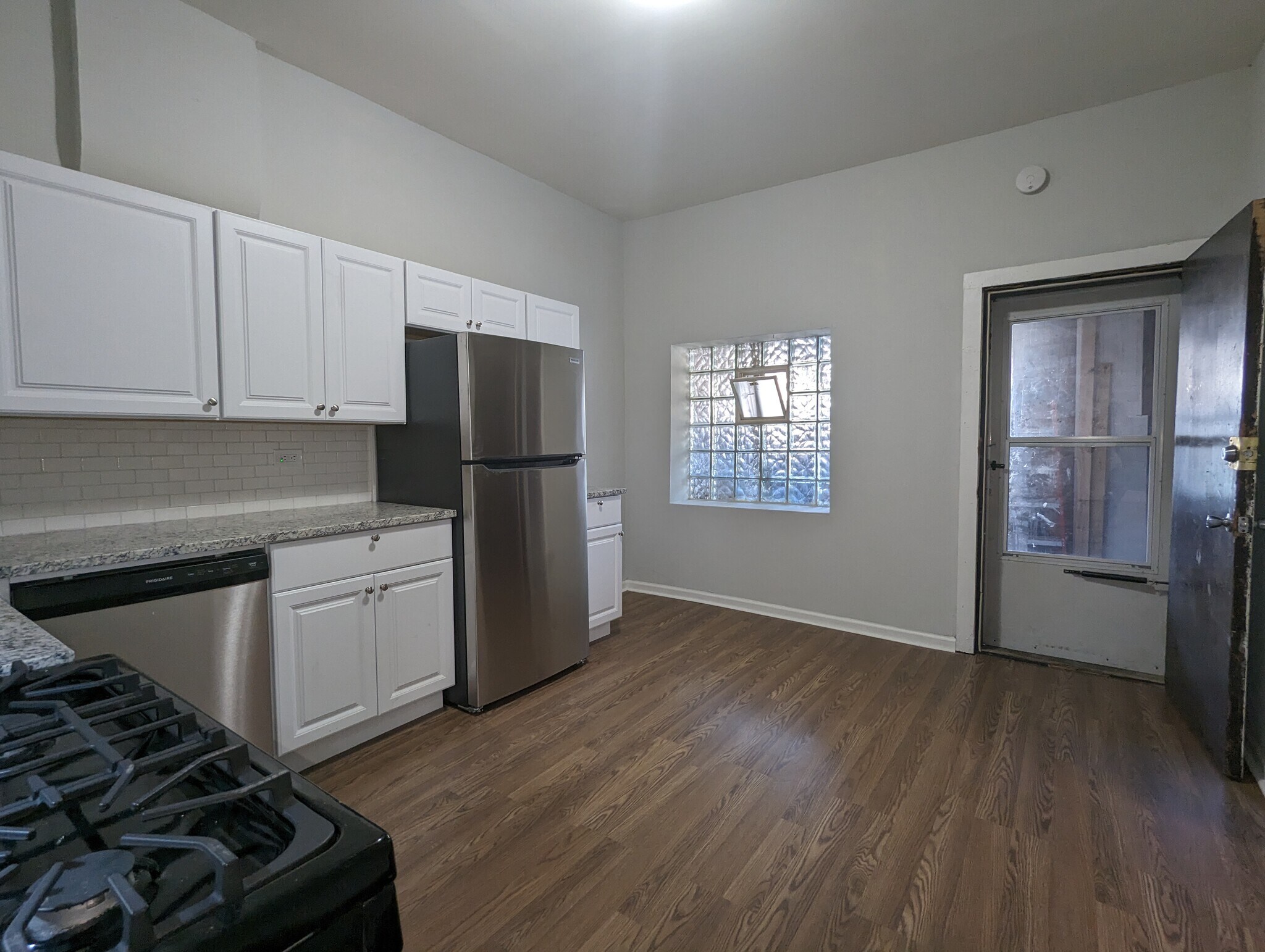 Building Photo - 1423 N Maplewood Ave