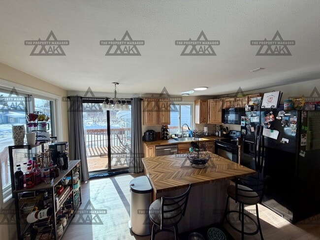 Building Photo - 4 Bedroom Home in Fairbanks / Washer& Dryer / Cat Friendly
