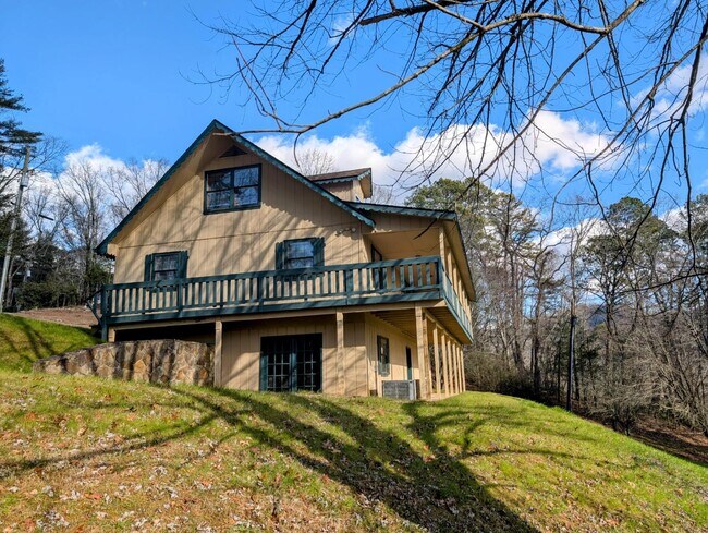 Building Photo - 729 Chalet Village Dr