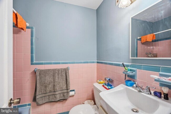 Building Photo - 7318 Frontenac St