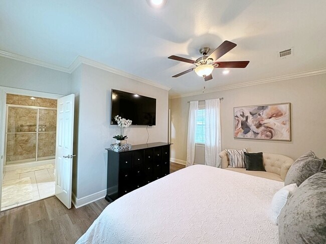 Building Photo - Beautiful Furnished home off Perkins Rd.