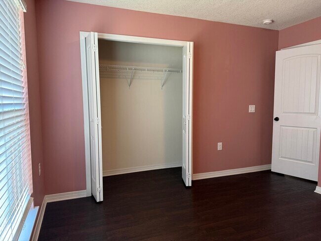 Building Photo - 233 Croft Cir