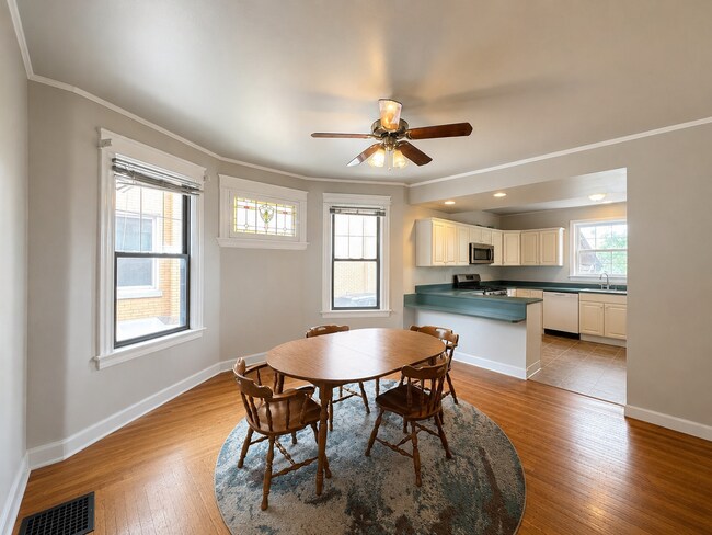 Building Photo - 6 Bed/2 Bath Mins. from UC Campus $600/pp ($3,600/mo)!
