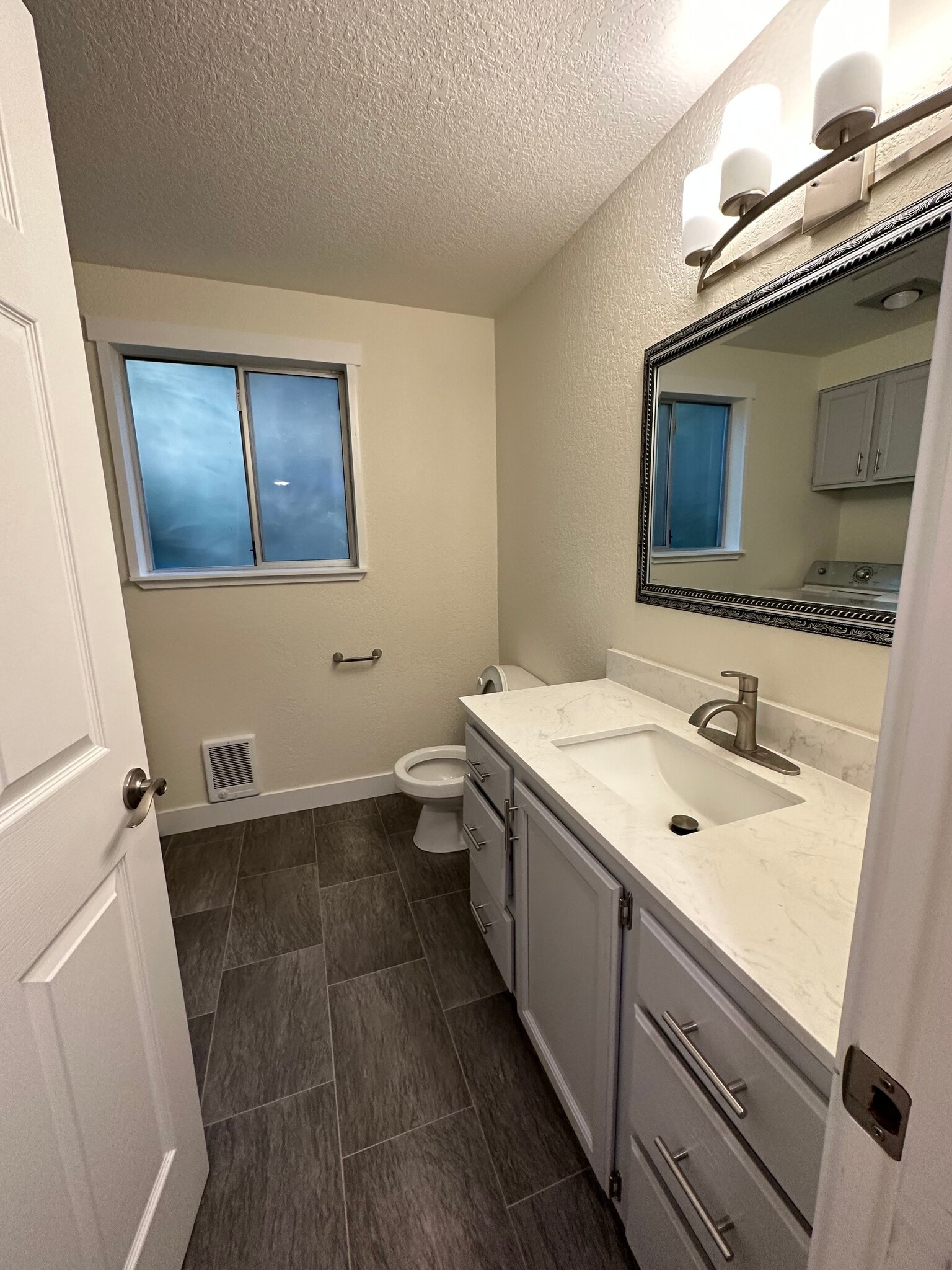 Building Photo - 821 Kaiser Rd NW