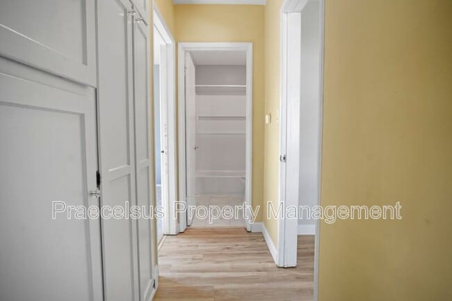 Building Photo - 5960 Nagel St