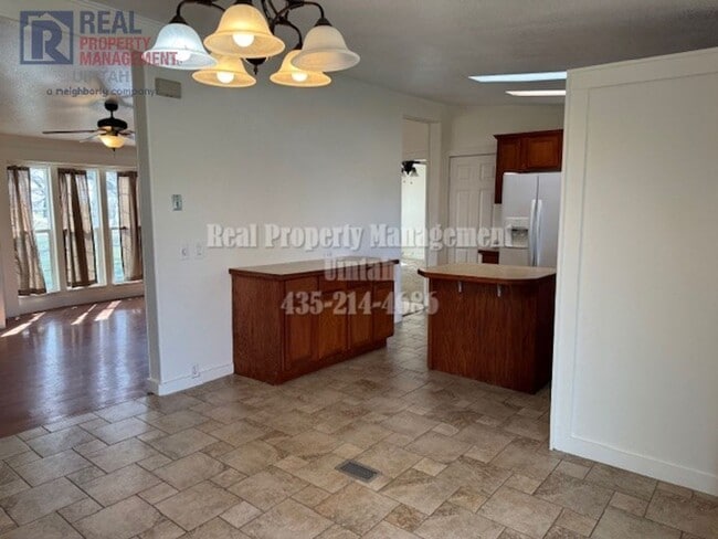 Building Photo - Cute 4 bedroom 2 bath room house