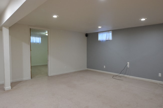Building Photo - 827 Golden Hill St