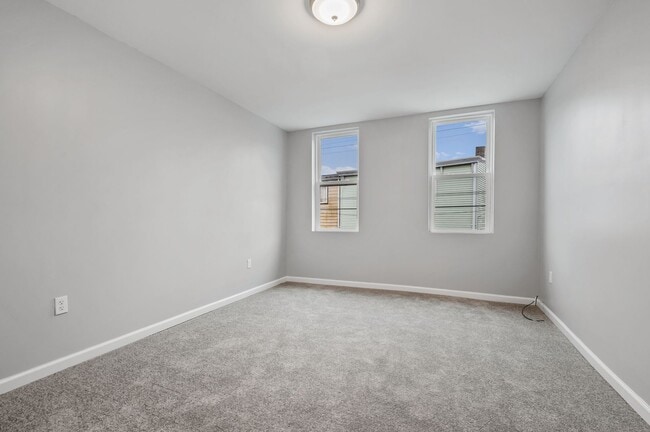 Building Photo - PRICE REDUCED on this Recently Renovated 3 Bed/1 Bath Home in Troy Hill