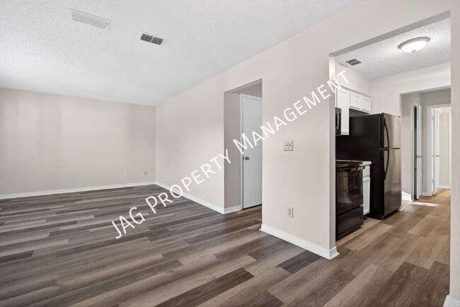 Building Photo - 482 Bentwood Ln