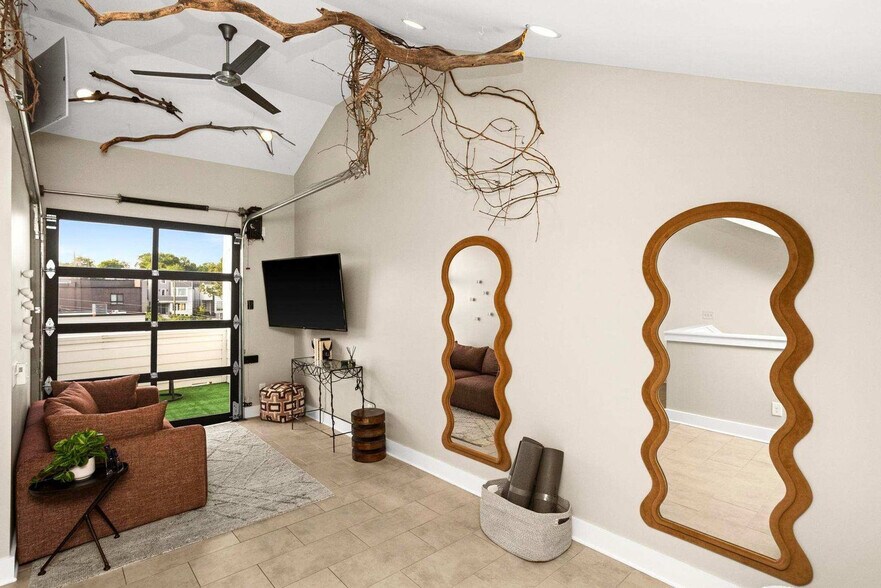 Building Photo - 776 E Argyle Ave