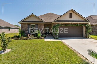 Building Photo - Stunning 3/2 in Foley Gated Community