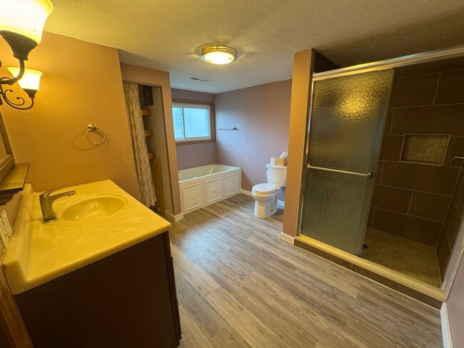 Building Photo - ROOM TO ROAM! SPACIOUS VIENNA RANCH-STYLE ...