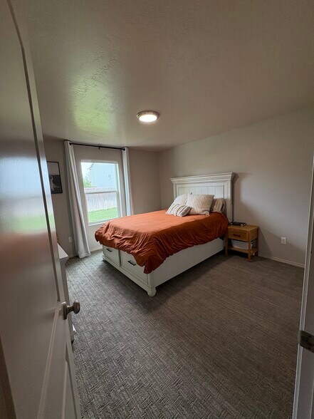 Building Photo - 4614 Braeburn Ave