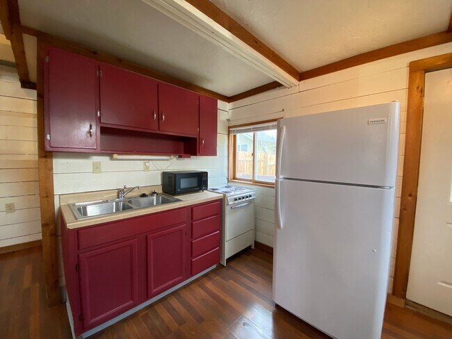 Building Photo - 515 S Fess Ave