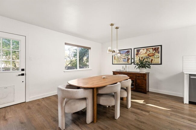 Building Photo - 7909 Manassas Dr