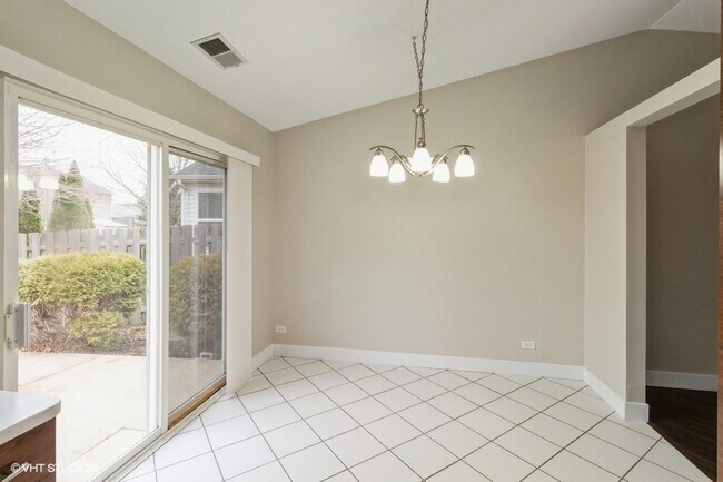 Building Photo - 2781 Hillsboro Ln