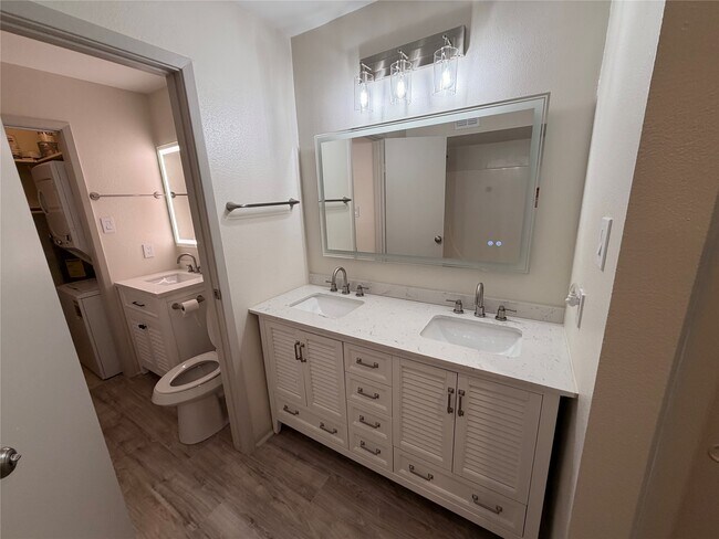 Building Photo - 500 Tiki Dr