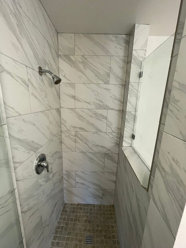 Building Photo - Beautiful Hidden Valley 3 Bedroom, 2.5 Bat...